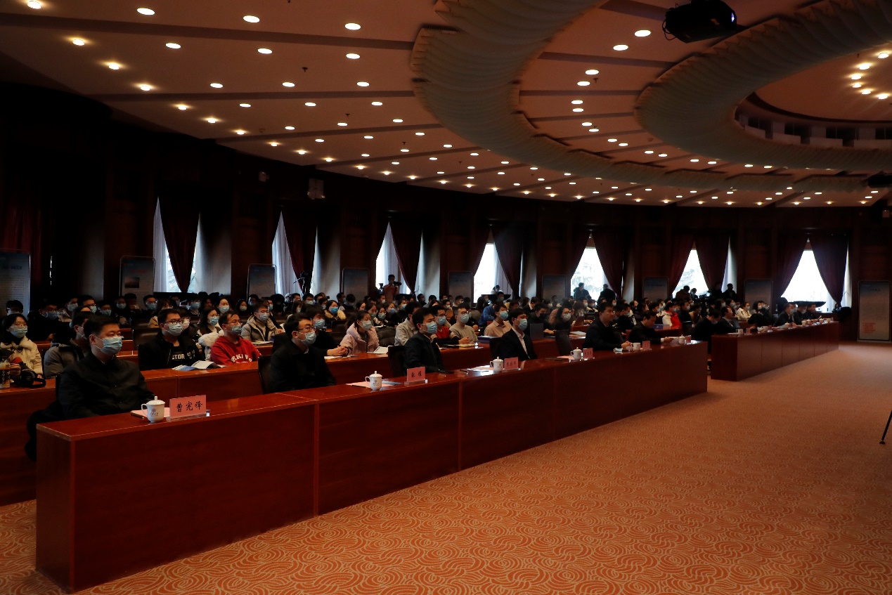 https://news.tsinghua.edu.cn/__local/3/18/53/54EE9E3A3733EA08CDD2773BAD1_D805AAF5_52BCD.jpg