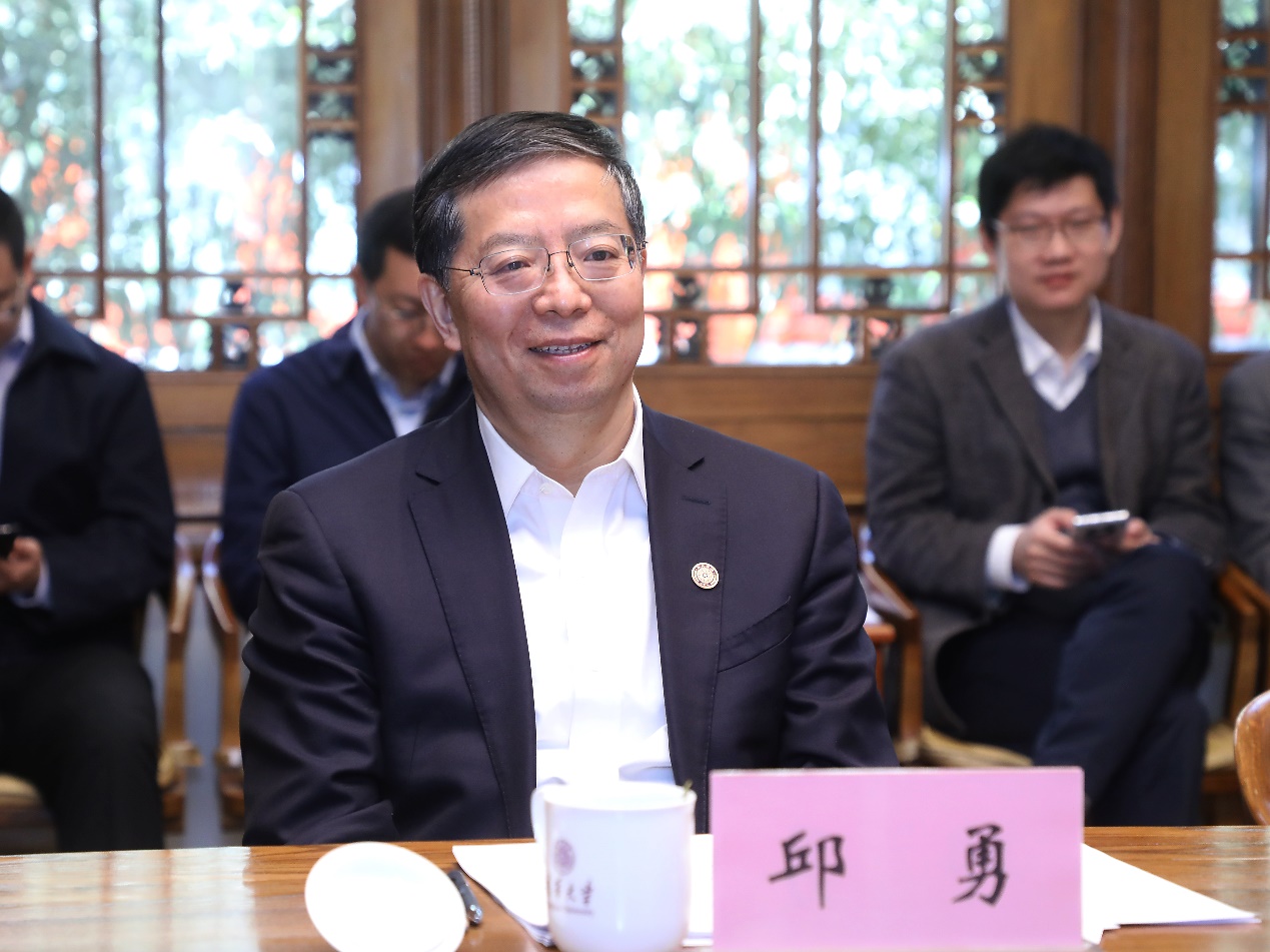 https://www.tsinghua.edu.cn/__local/5/A9/D3/ABC4A7BA847B80D70F7E950DC16_59152F43_46461.jpg