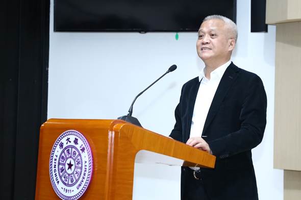 https://news.tsinghua.edu.cn/__local/C/E4/95/8397A4A8DFDB2CBCF446E0C60DF_02A8A382_378FD.jpg